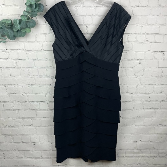 ADRIANNA PAPELL Shutter Pleat Sheath Dress Fitted V-Neck Tiered Satin Mesh Sz 8 - Picture 3 of 7